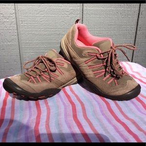 Khombu Pinehurst Women’s size 8 M.